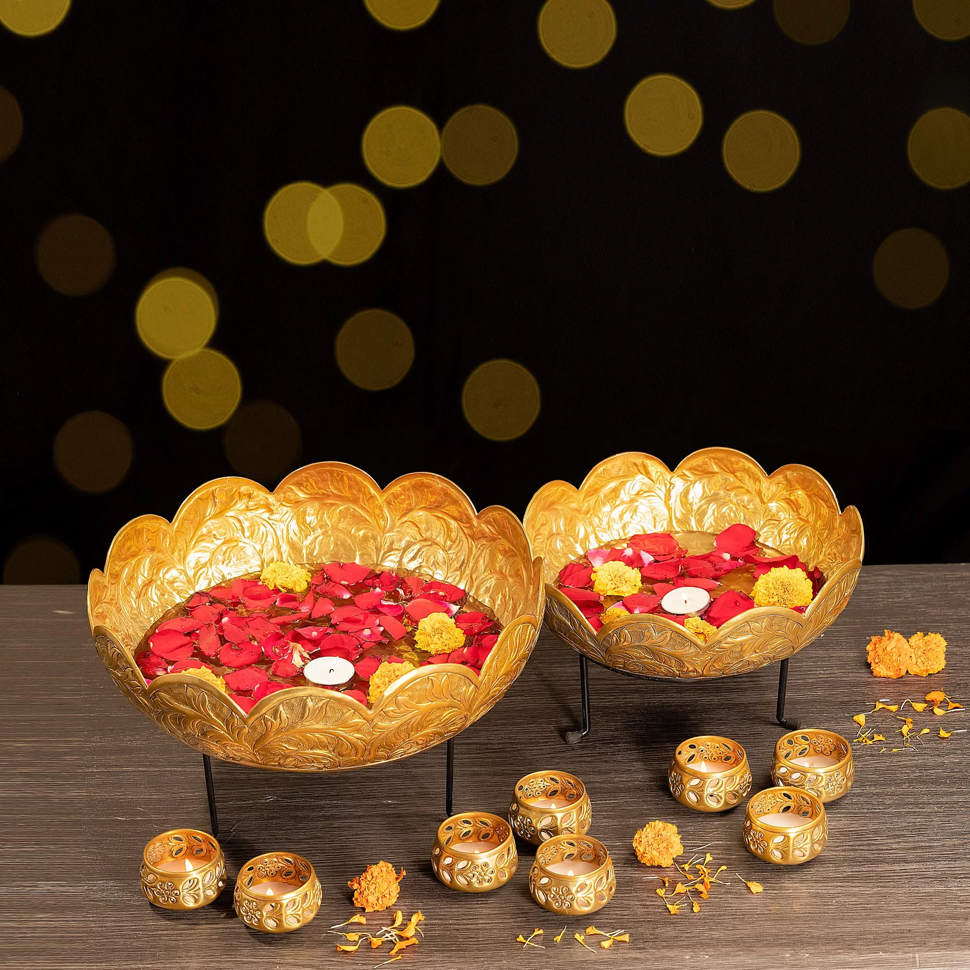 Engraved Urli With 6 Small  Candle Votives